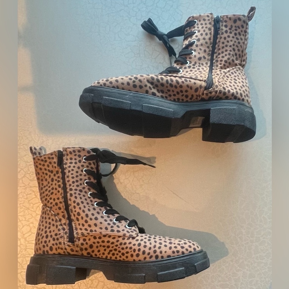 olivia-miller | ladies cheetah print lug boots. Size: 8 - Picture 9 of 14